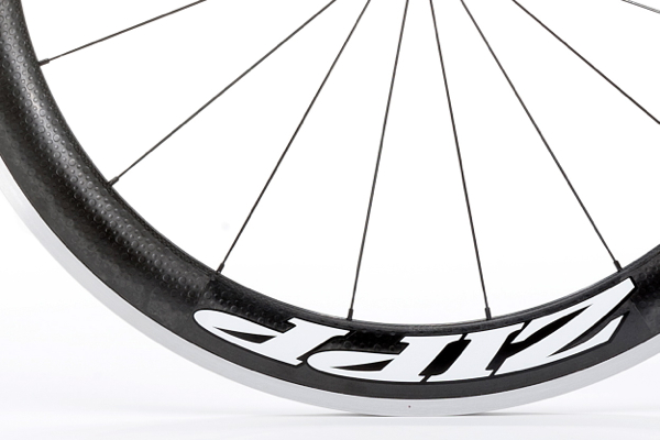 The 60 clincher rim borrows technology from the 404.