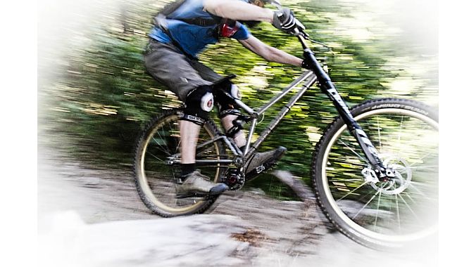 The Oxide Valkyrie stainless DH bike The Oxide Valkyrie stainless DH bike