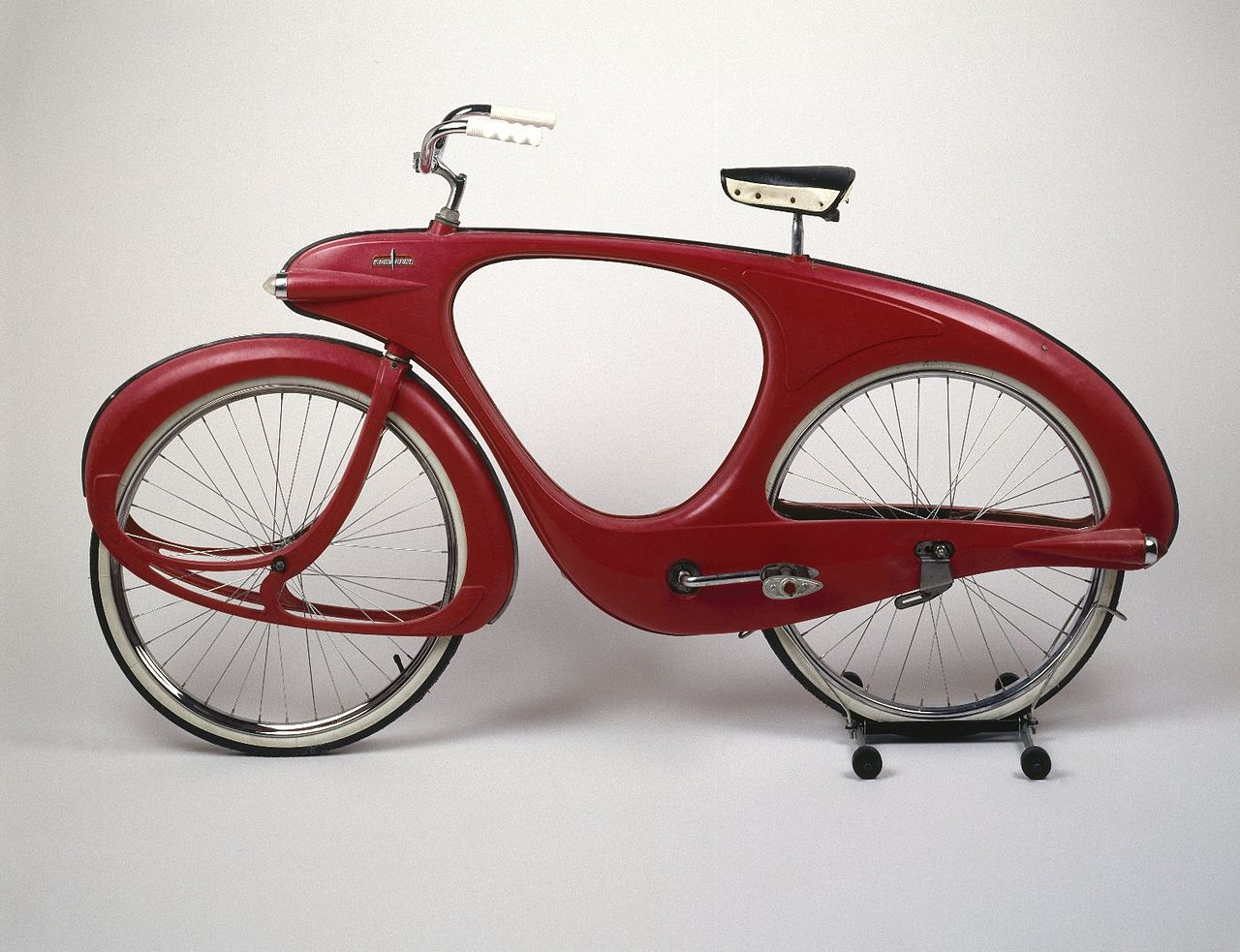 1960’s Bowden Spacelander, which missed the “too vast a departure” element of the MAYA principle. Design for the ages, total sales of 522.  Image via Creative Commons license by Brooklyn Museum.