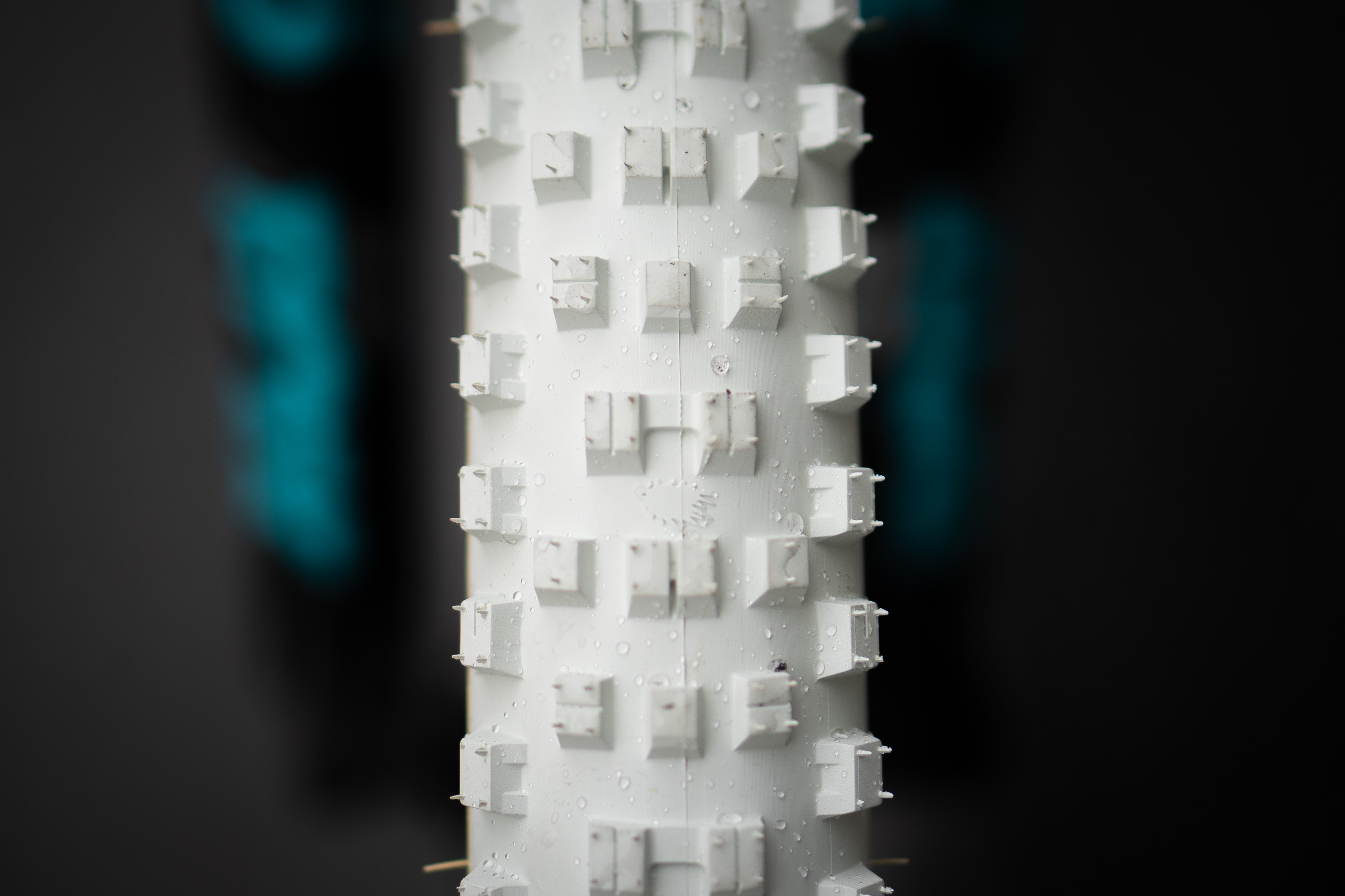 Onza's Porcupine tire is back with a limited edition white tread.