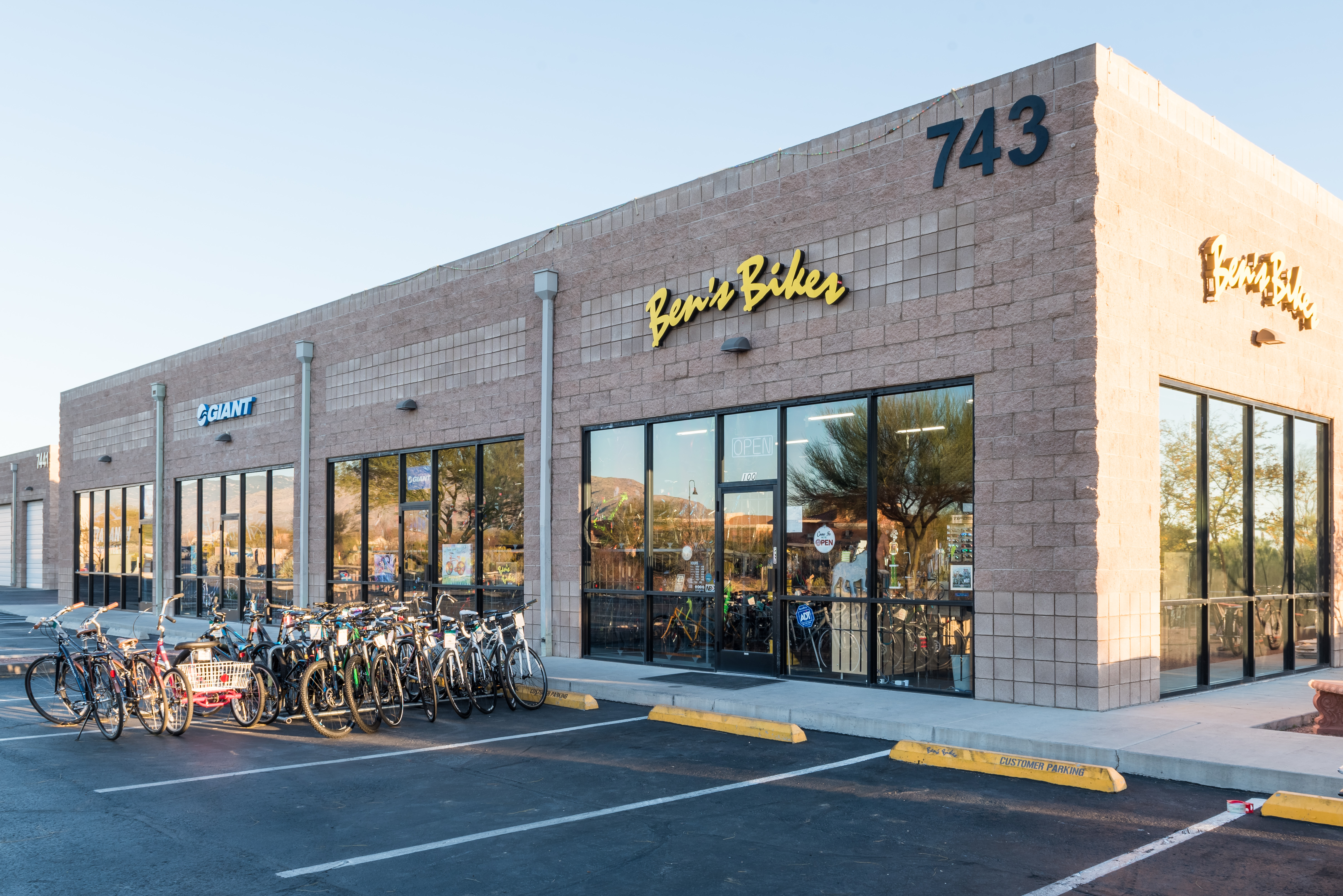 Tucson's Ben's Bike celebrates reopening of Giant Partner Store