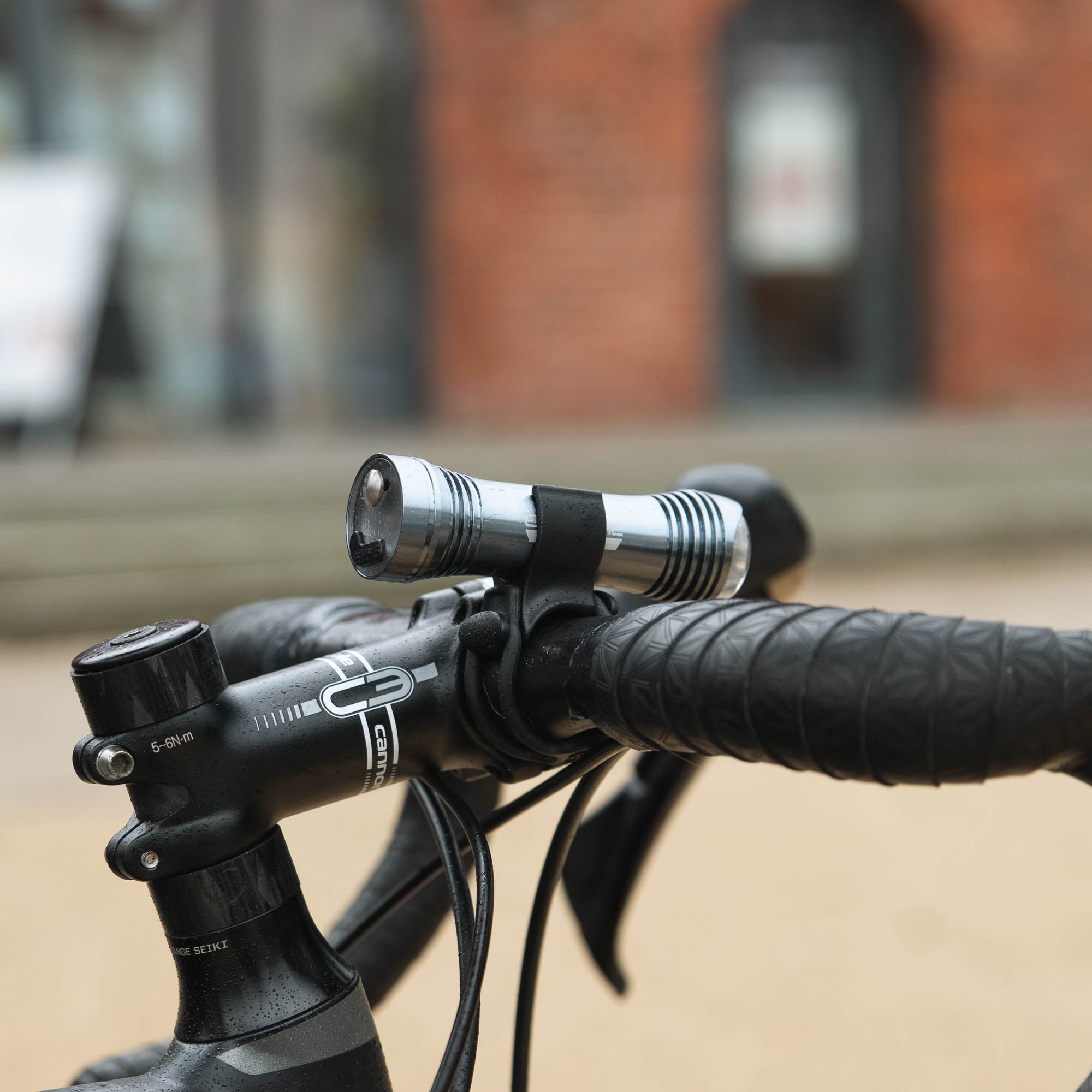 Aggiornamenti sull’esposizione Faro anteriore Sirius | Rivenditore di biciclette e notizie del settore Aggiornamenti sull’esposizione Faro anteriore Sirius | Rivenditore di biciclette e notizie del settore