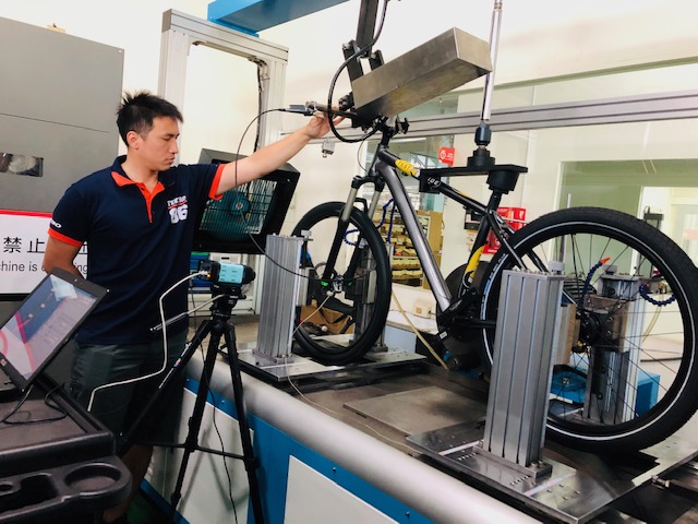 A Tektro hydraulic brake system is tested.