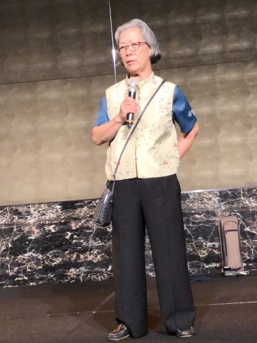 Velo’s founder, Stella Yu, thanks several hundred attendees for their support at the company’s 40th anniversary celebration.