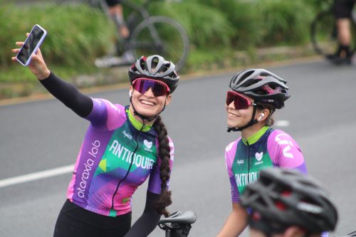  It was all smiles for these riders on an RLK15 group ride in Colombia.