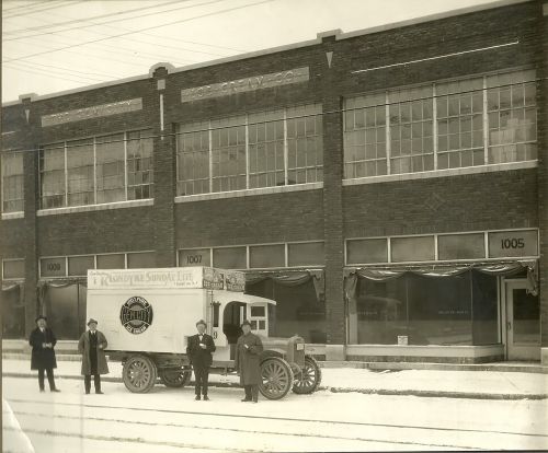 The building during its Gem City Ice Cream era.