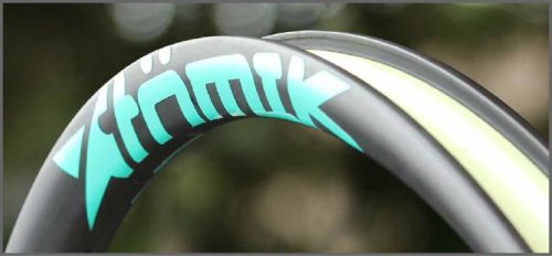 Atomik rims are available with decals in various colors.