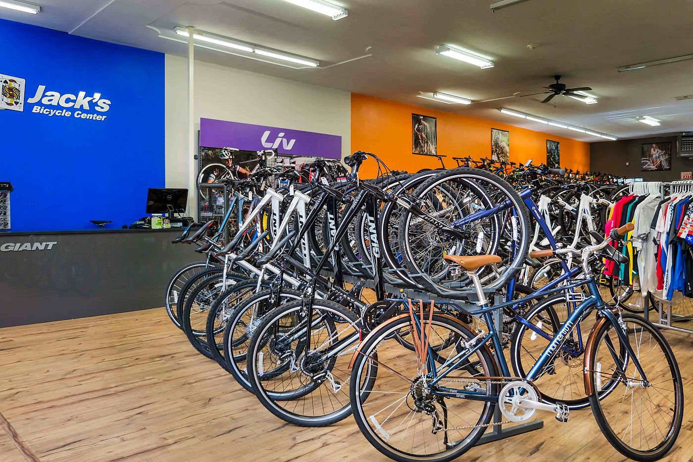 Jack’s Bicycle Center remodels, reopens as Giant Partner Store