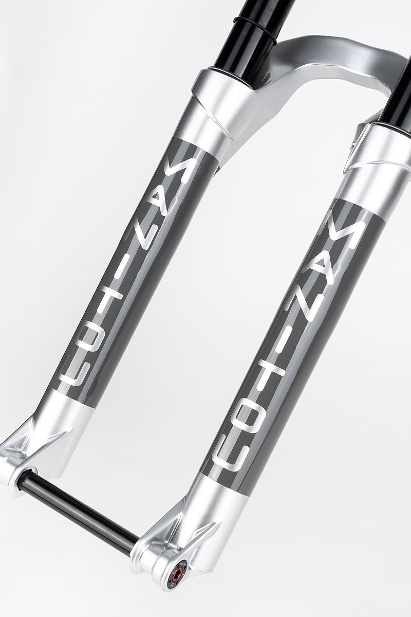 Manitou brings back 1990s-style graphics for modern fork