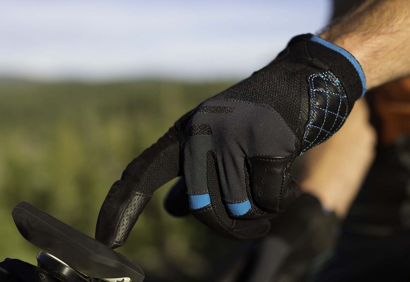 Kitsbow introduces leather mountain bike glove Bicycle Retailer and Industry News