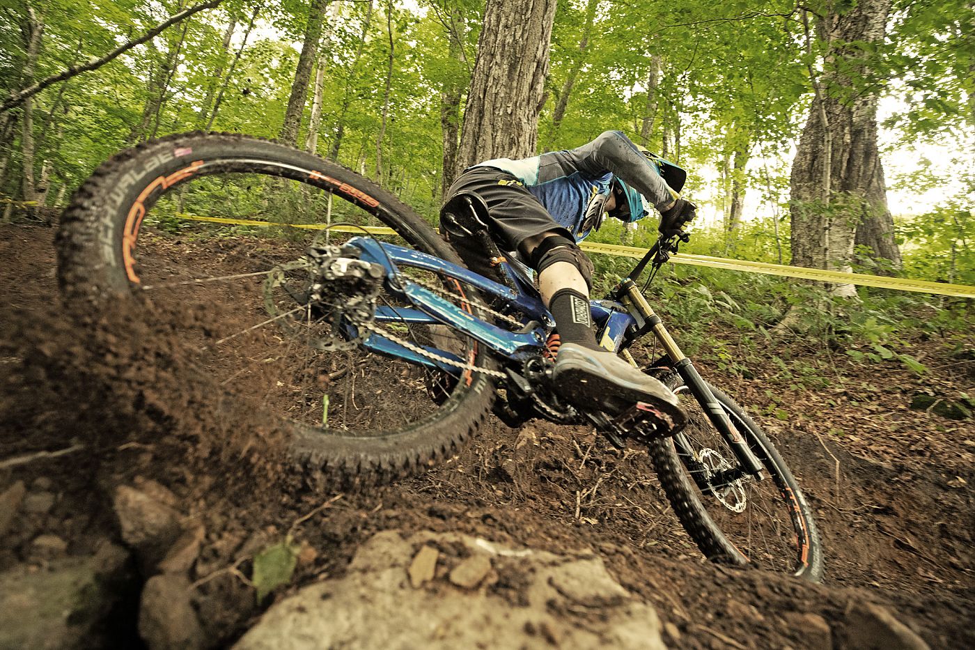 Downhill bike gt deals