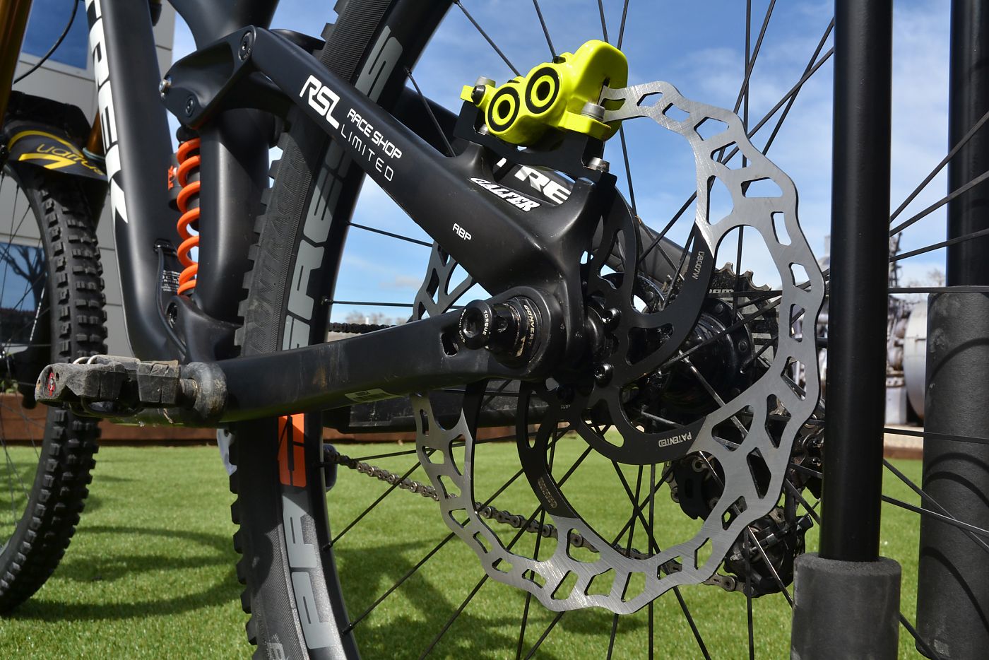 Post mount caliper hot sale