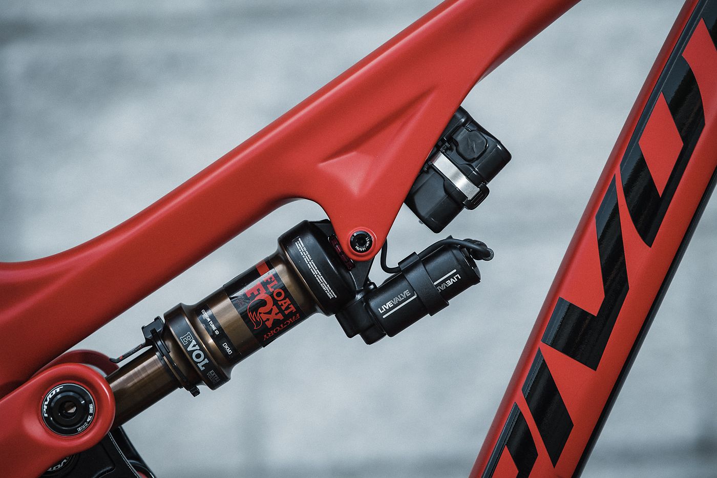 Pivot live best sale valve