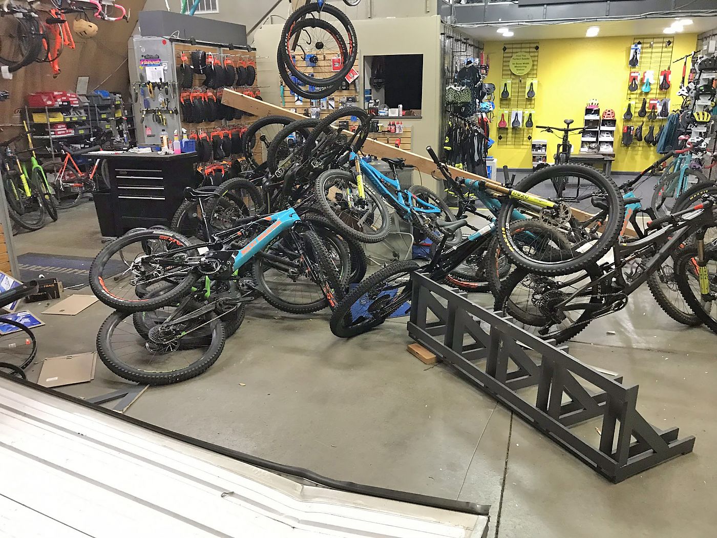 A Rash Of Smash And Grab Thefts Puts Retailers On The Offensive Bicycle Retailer And Industry News