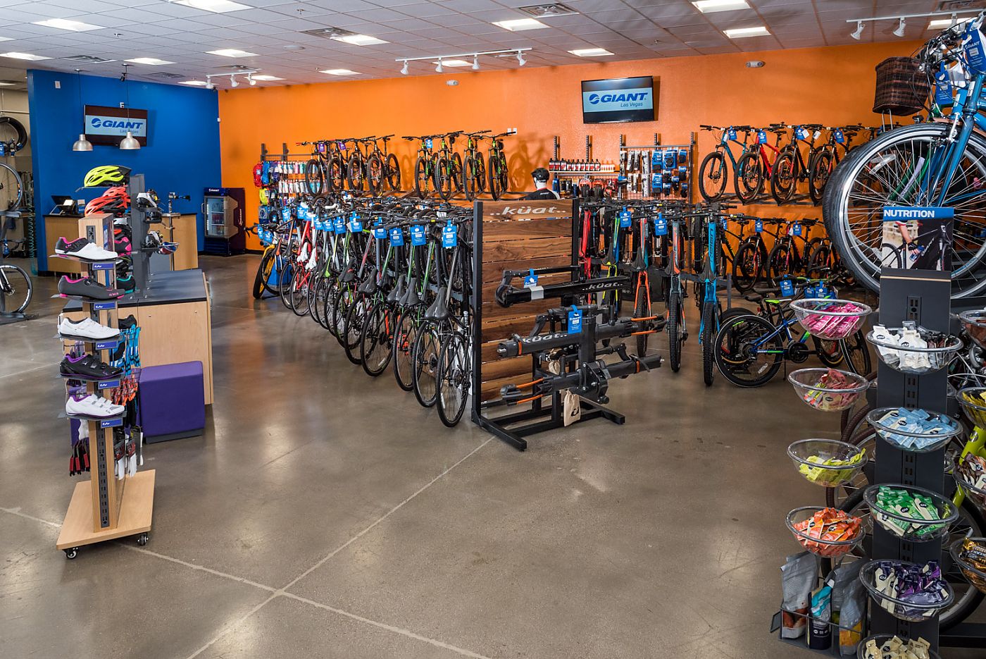 Raap bladeren op bruid Kaal Partners from diverse backgrounds open new Giant Las Vegas store | Bicycle  Retailer and Industry News