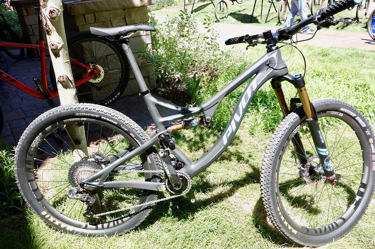 Pivot mach sales 4 carbon