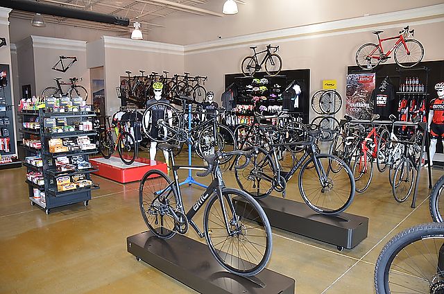 Carolinas Dealer Tour Day 2 Infrastructure connectivity a challenge as Charlotte cycling community grows Bicycle Retailer and Industry News