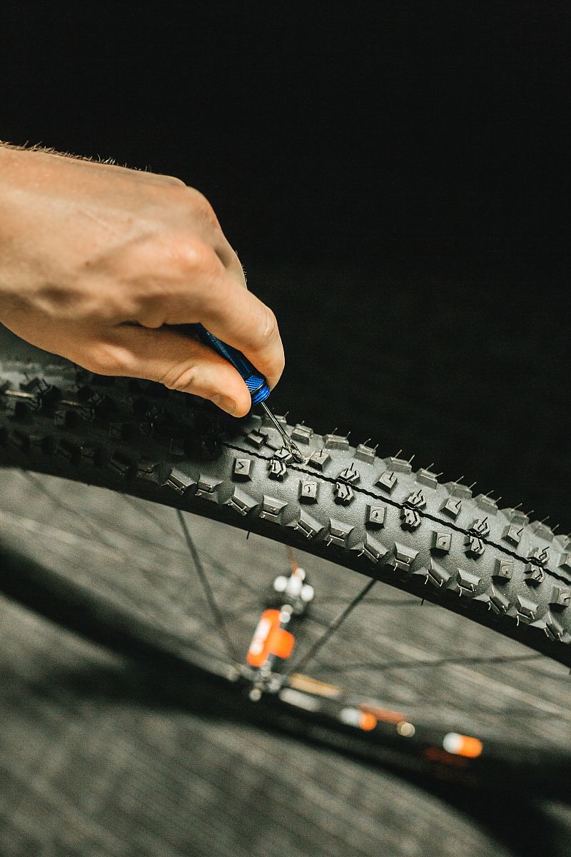 KOM Cycling offers new compact tubeless repair tool Bicycle Retailer
