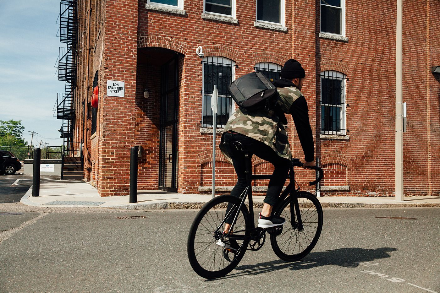 timbuk2 new balance backpack Clark Commuter size backpack with a large main compartment big enough to accommodate all of your tech essentials features a custom New Balance & Timbuk2 Unveils