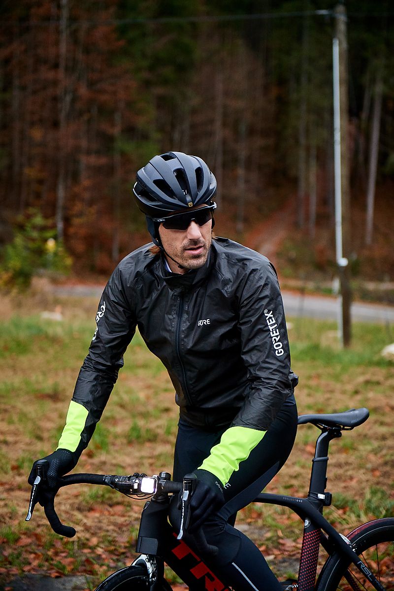 Gore Wear offers Shakedry jackets in colors Bicycle Retailer and