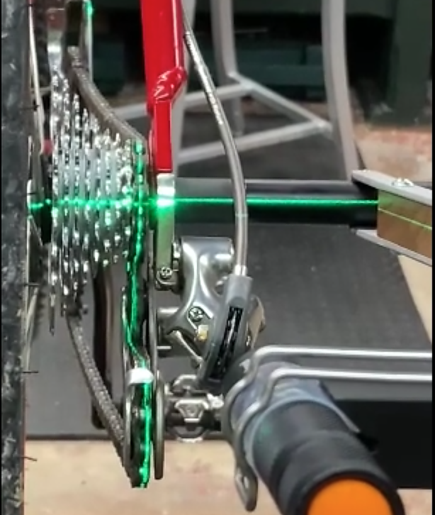 Derailleur outlet alignment tool
