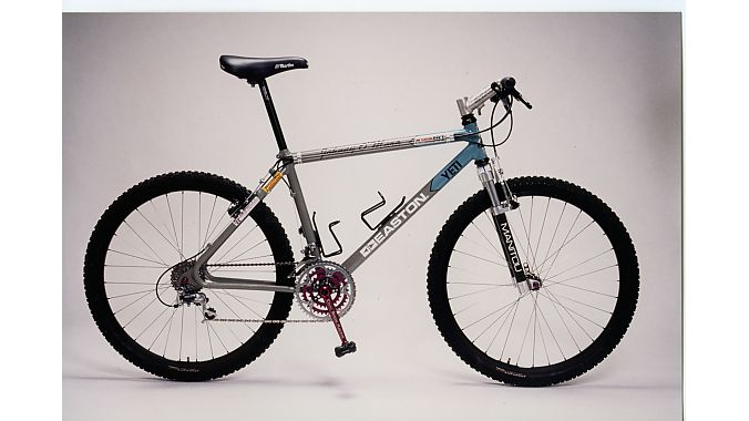 A 1990s Yeti with the original Manitou fork. 
