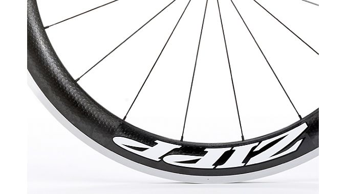 The 60 clincher rim borrows technology from the 404.