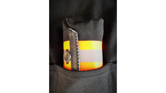 The JET Roll II shown in a jersey pocket.