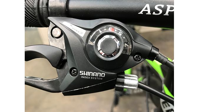The knock-offs use logos similar to Shimano but with different spelling including Shinano, Shimona and Shinoma. 