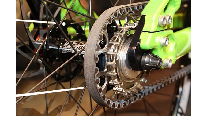 Paketa Bikes made a two-speed belt drive mountain bike with cog and chainring sizes that produced equal belt lengths.