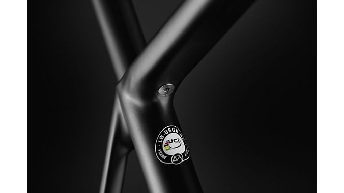  The Urgestalt is UCI approved and features a cammed seatpost clamp system accessed under the top tube. Lightweight photo.