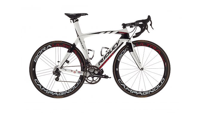 The Ridley Noah Fast is the latest version of the brand's aero road bike, which features integrated front and rear brakes. The brake arms are actually integrated pieces of the seatstays and fork blades. 