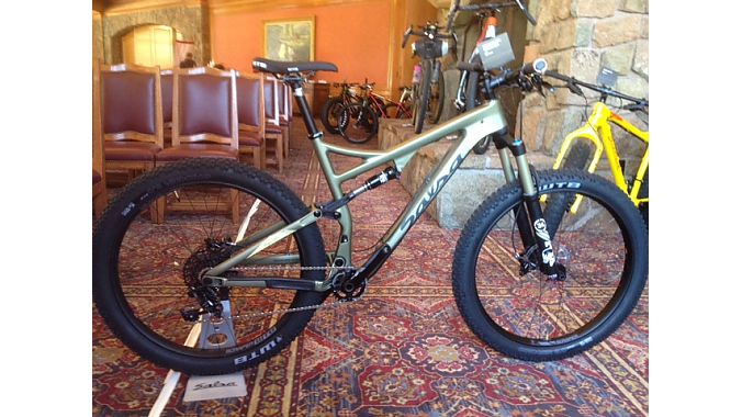 The Ponyrustler 120-mil trail bike rolls on 27.5-plus wheels.