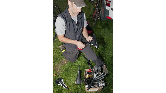 Heggem sets up a post at the Marymoor 'cross practice last week. Photo: Bob Huff.