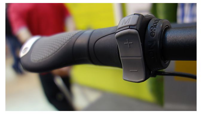 The system’s handlebar control is integrated into a special grip from Ergon.