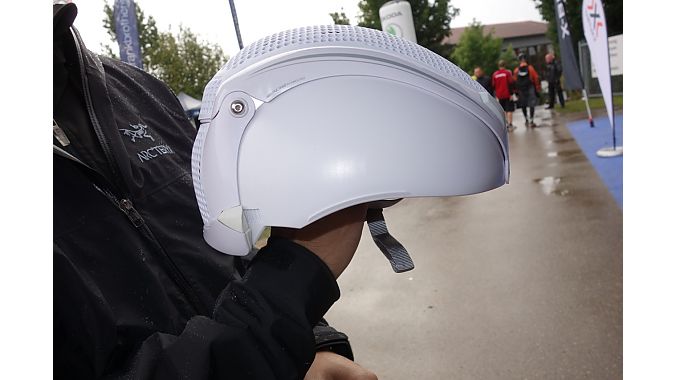 Here's the Tern helmet fully opened. The rear part flips down and the sides slide down. 