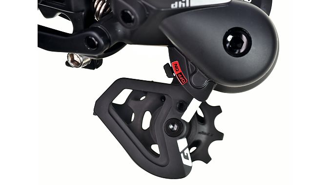 The DH7 Derailleur  has ratchet-styled adjustable clutch.