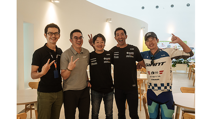 Marcel Yang (2nd from left) is Acting Chief Commercial Officer at Giant. He is part of a new generation of leaders at Taiwanese bike companies. It was great to talk shop with him and and meet the folks from the Asia-Union TCS Racing Team. Marcel Yang (2nd from left) is Acting Chief Commercial Officer at Giant. He is part of a new generation of leaders at Taiwanese bike companies. It was great to talk shop with him and and meet the folks from the Asia-Union TCS Racing Team.