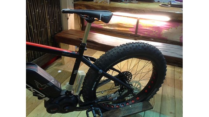 KS's prototype electric dropper with seat tube-mounted battery. KS may develop a way to power the post from an e-bike's battery or an electronic drivetrain battery.