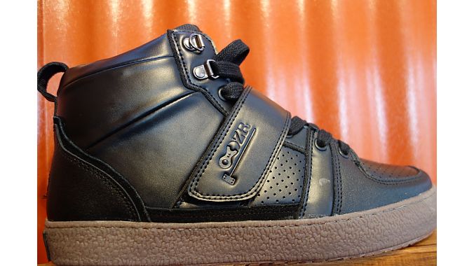 Urban cycling sneaker brand DZR showed its first bicycle polo-specific shoe. It has extra padding around the ankle to fend off mallet strikes.