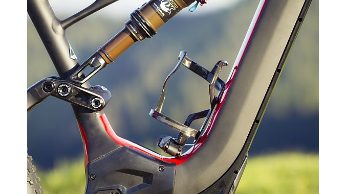 With the battery integrated into the downtube, a rider can keep a water bottle mount on the frame.