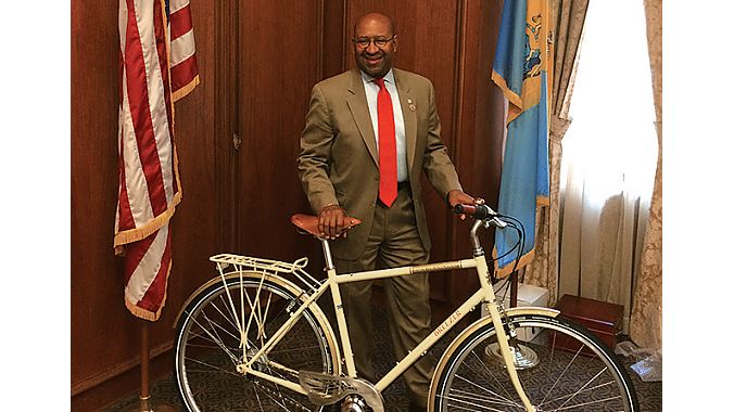 Mayor Nutter with the bike.